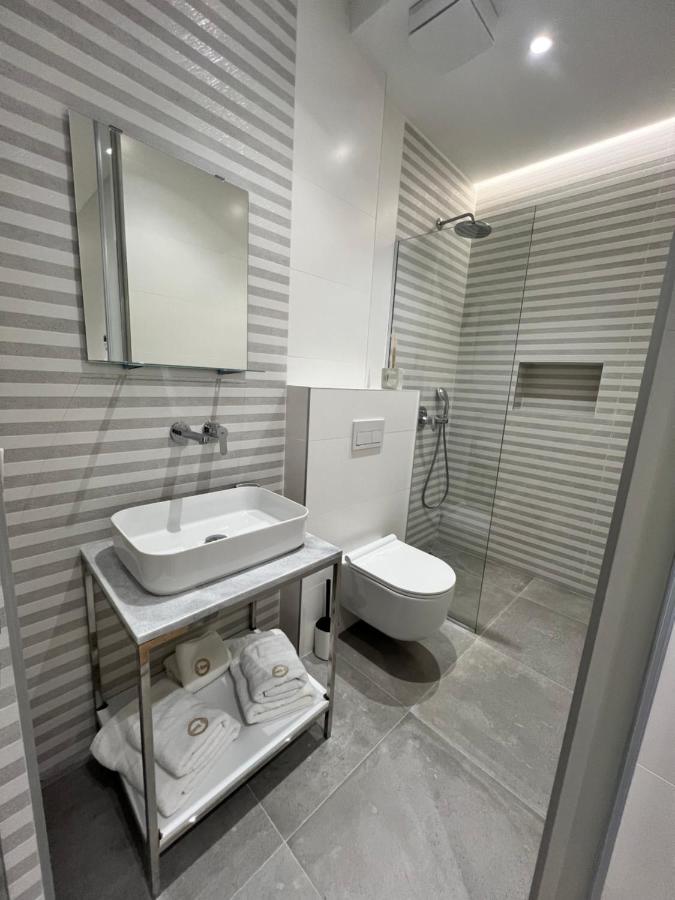 Enzo Rooms & Apartment Blloku Tirana Exterior foto