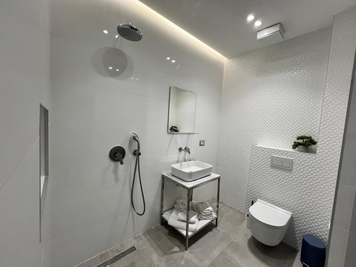 Enzo Rooms & Apartment Blloku Tirana Exterior foto