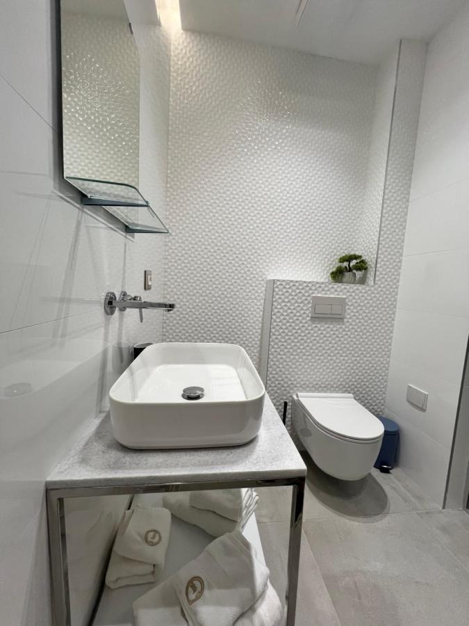 Enzo Rooms & Apartment Blloku Tirana Exterior foto