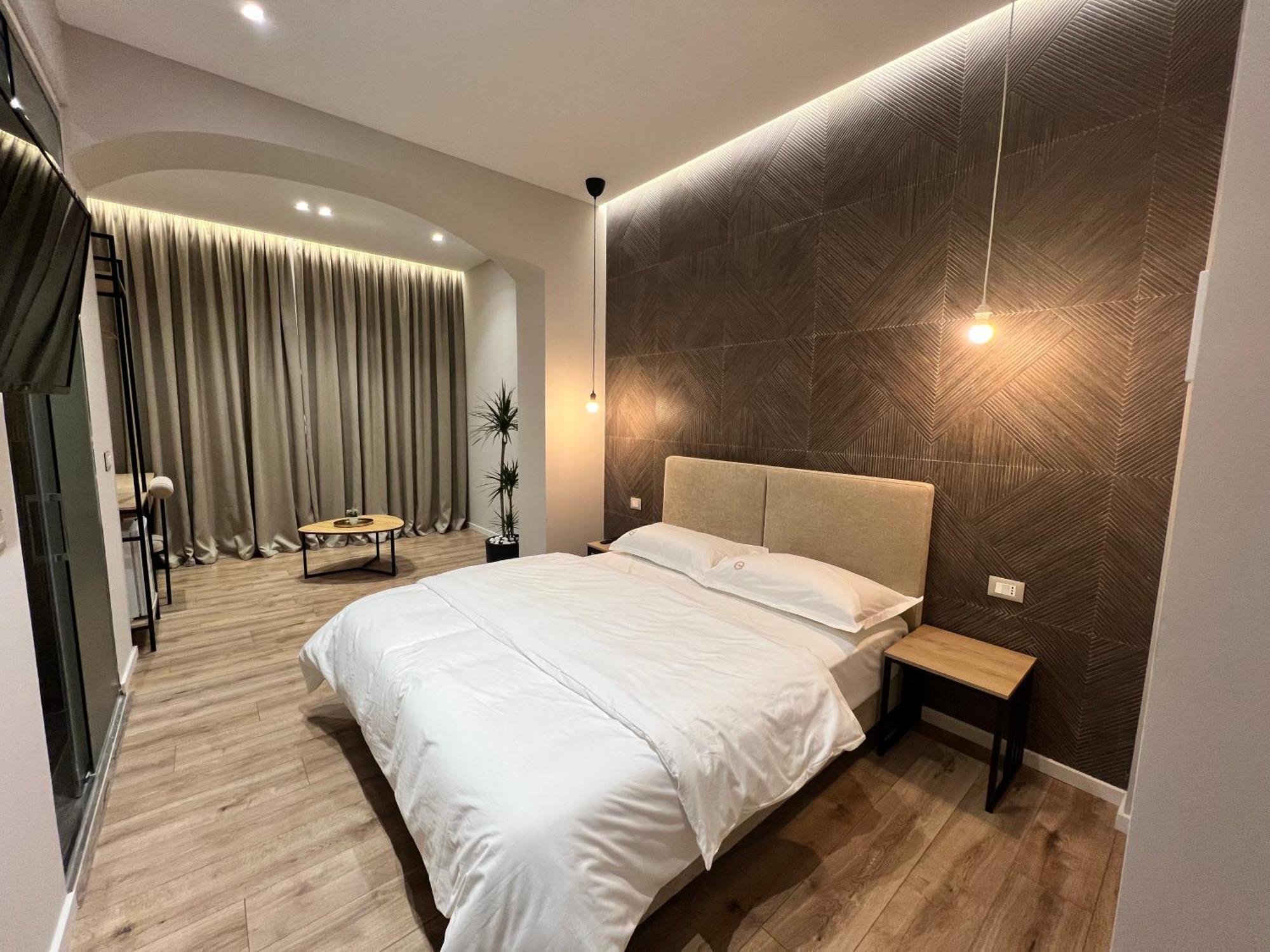 Enzo Rooms & Apartment Blloku Tirana Exterior foto